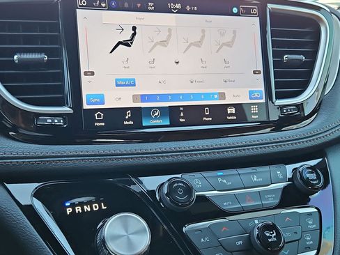 New 2026 Chrysler Pacifica Pinnacle image 27