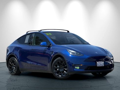 Used 2023 Tesla Model Y Long Range AWD/4WD image 2