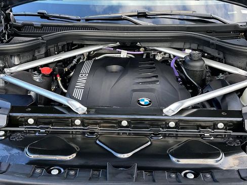 Used 2025 BMW X7 xDrive40i w/ Executive Package image 68