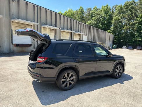 Used 2023 Honda Pilot Sport image 12