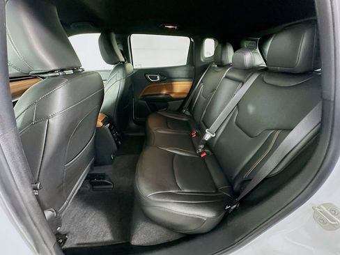 Certified 2024 Jeep Compass Limited image 33