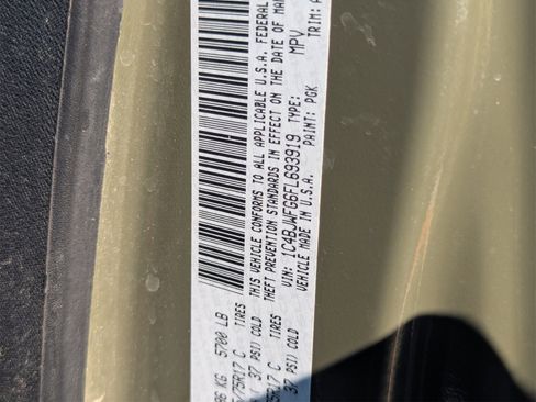 Used 2015 Jeep Wrangler Unlimited Rubicon w/ Connectivity Group image 10