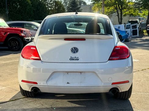Used 2012 Volkswagen Beetle Launch Edition FWD image 4