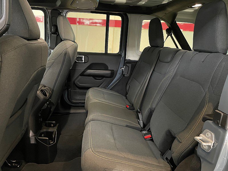 Used 2026 Jeep Wrangler Unlimited Sahara AWD/4WD image 21