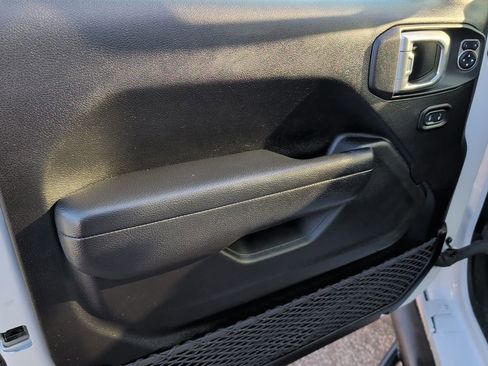 Used 2022 Jeep Wrangler Unlimited Sport image 12