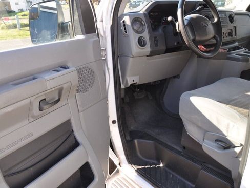 Used 2010 Ford E-350 and Econoline 350 XLT RWD image 16