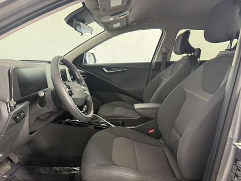 Used 2025 Kia Niro LX FWD image 14