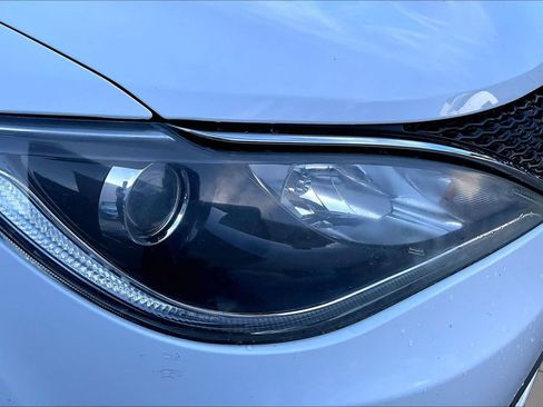 Used 2017 Chrysler Pacifica Touring-L FWD image 26