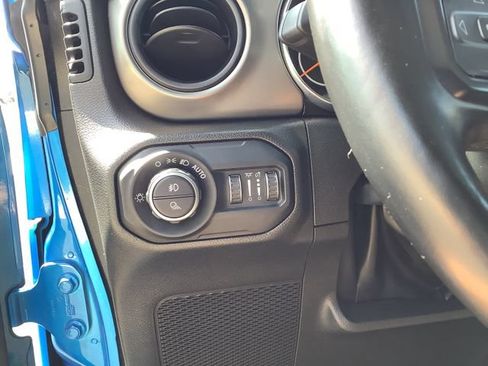 Used 2022 Jeep Gladiator Sport AWD/4WD image 15