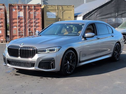 Used 2020 BMW 740i w/ M Sport Package image 5