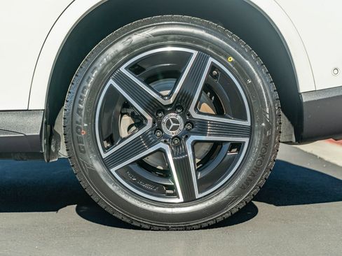 Used 2025 Mercedes-Benz GLC 300 4MATIC image 7