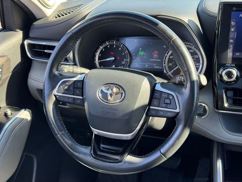 Certified 2022 Toyota Highlander Platinum image 20