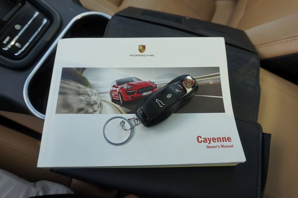 Used 2014 Porsche Cayenne Platinum Edition AWD/4WD image 48