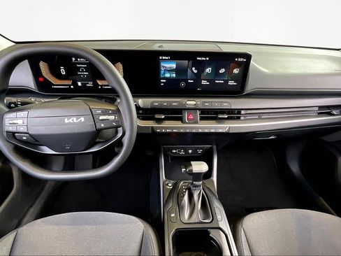 Used 2025 Kia K4 LXS image 8