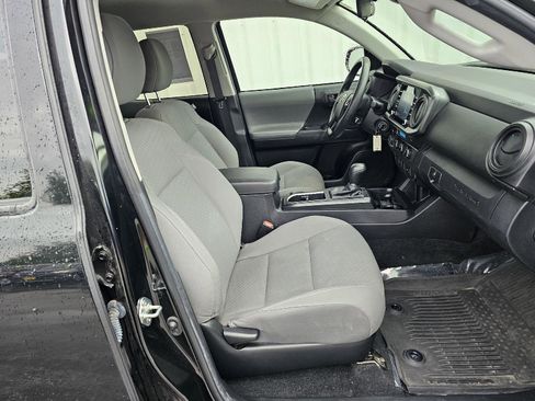 Used 2022 Toyota Tacoma SR image 18