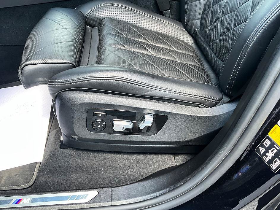 Used 2023 BMW X7 xDrive40i w/ M Sport Package AWD/4WD image 17