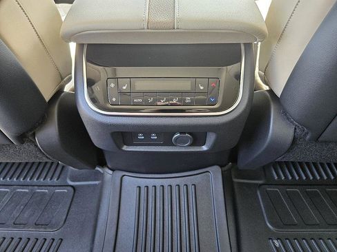 New 2025 Nissan Armada Platinum Reserve image 15