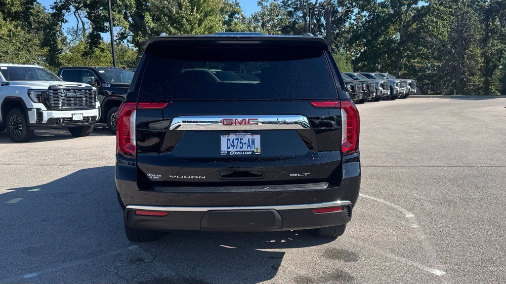 Used 2024 GMC Yukon SLT w/ SLT Premium Package AWD/4WD image 3