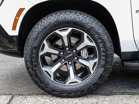 Used 2025 GMC Yukon XL AT4 image 9