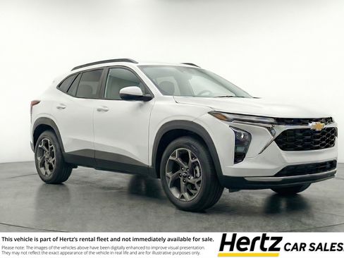 Used 2025 Chevrolet Trax LT image 1