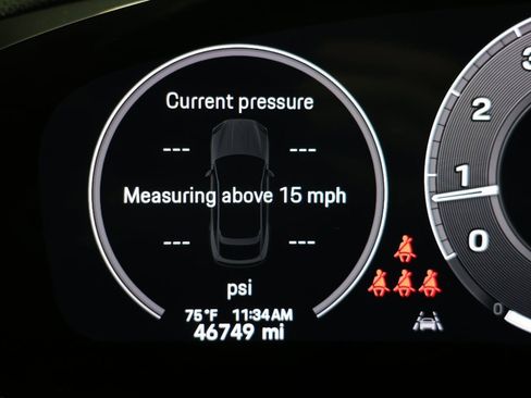 Used 2024 Porsche Cayenne Coupe image 12