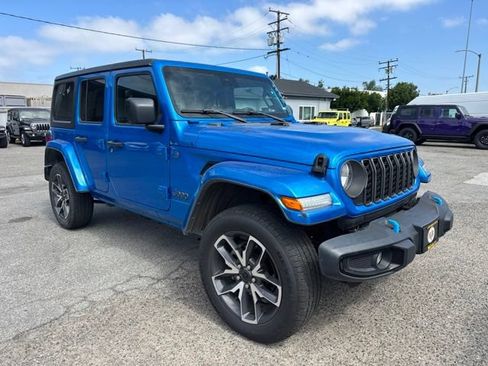 Used 2024 Jeep Wrangler Unlimited AWD/4WD image 3