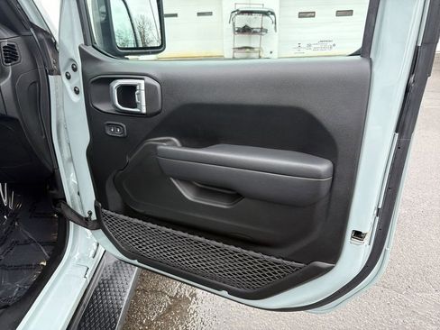 Used 2023 Jeep Wrangler Unlimited w/ Cold Weather Group image 15