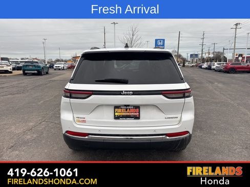 Used 2023 Jeep Grand Cherokee Laredo image 4