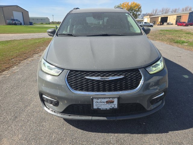 Used 2022 Chrysler Pacifica Touring-L FWD image 2