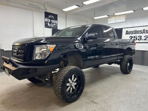 Used 2018 Nissan Titan S AWD/4WD image 3