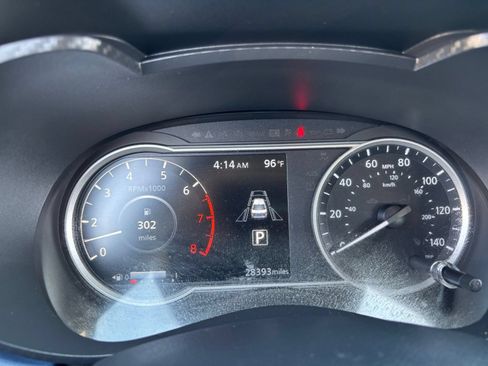 Used 2025 Nissan Versa SV FWD image 39