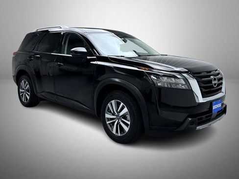 Certified 2025 Nissan Pathfinder SL AWD/4WD image 3