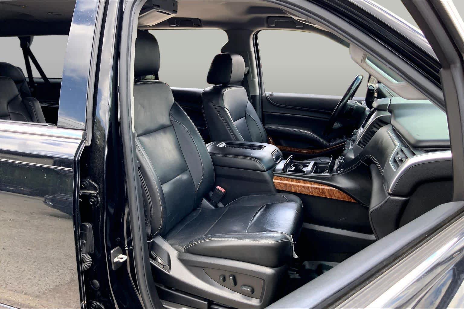 Used 2018 Chevrolet Suburban Premier RWD image 9