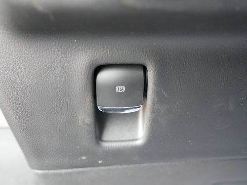 Used 2023 Lincoln Nautilus Reserve AWD/4WD image 31