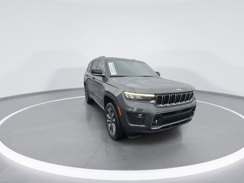Used 2025 Jeep Grand Cherokee L Overland w/ Advanced Protech Group III AWD/4WD image 2