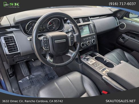 Used 2017 Land Rover Discovery SE AWD/4WD image 15