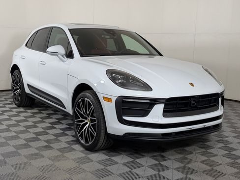 New 2026 Porsche Macan image 8