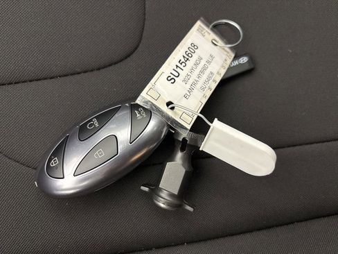 Used 2025 Hyundai Elantra Hybrid FWD image 27