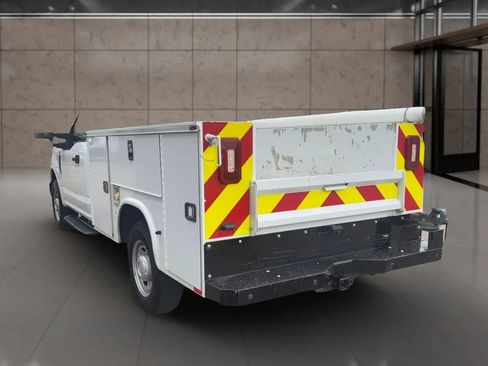 Used 2018 Ford F250 XL w/ Power Equipment Group RWD image 5