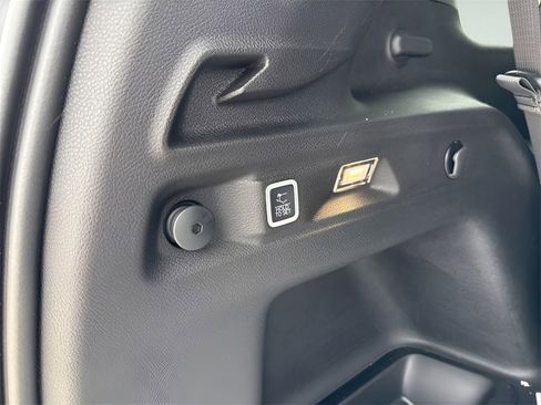 New 2025 Jeep Grand Cherokee L Altitude image 19