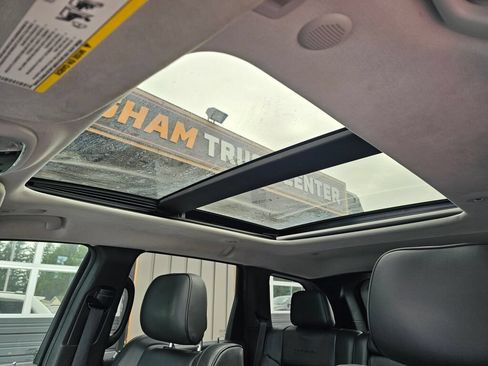 Used 2018 Jeep Grand Cherokee Summit AWD/4WD image 24