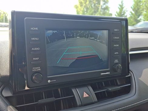 Certified 2022 Toyota RAV4 LE AWD/4WD image 17