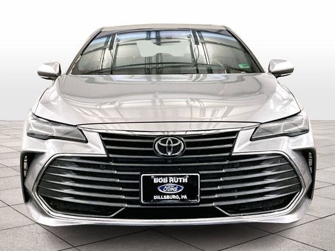 Used 2022 Toyota Avalon Limited image 3