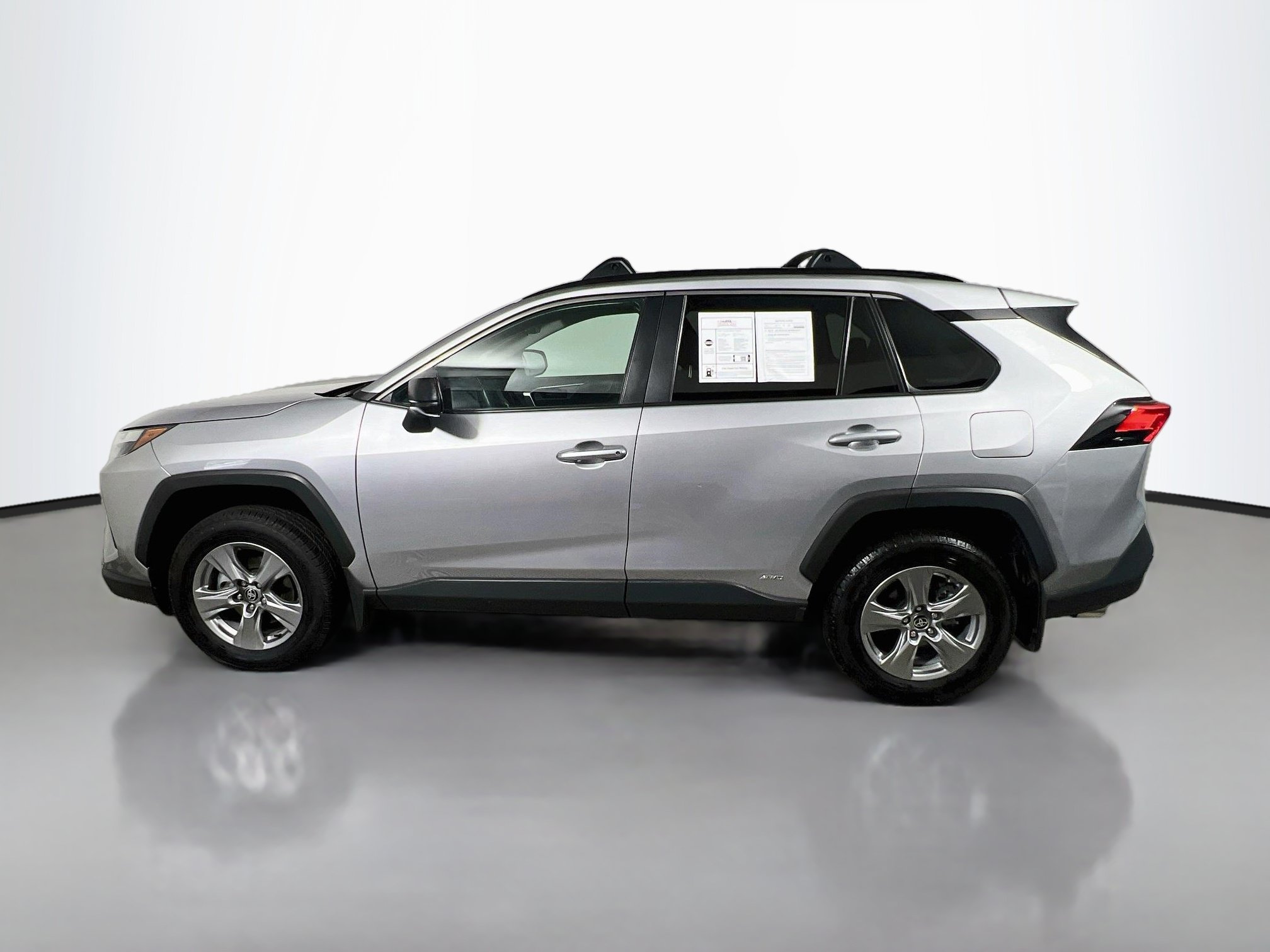 Used 2025 Toyota RAV4 LE AWD/4WD image 9