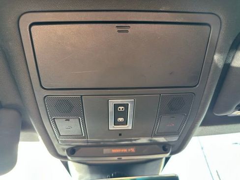 Used 2020 Land Rover Range Rover Evoque SE image 22