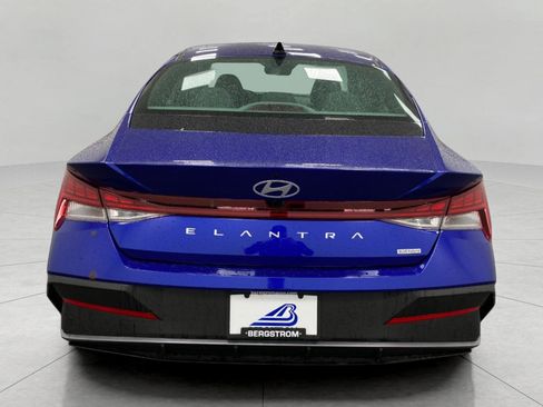 New 2026 Hyundai Elantra Hybrid FWD image 4