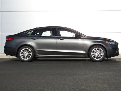 Used 2019 Ford Fusion SE image 4