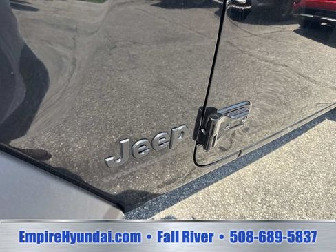Used 2024 Jeep Wrangler Unlimited Sport AWD/4WD image 12