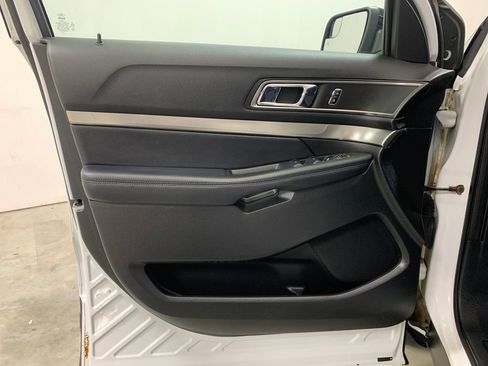 Used 2018 Ford Explorer XLT w/ Equipment Group 201A image 7