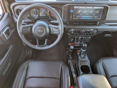 Used 2025 Jeep Wrangler Unlimited Rubicon AWD/4WD image 9